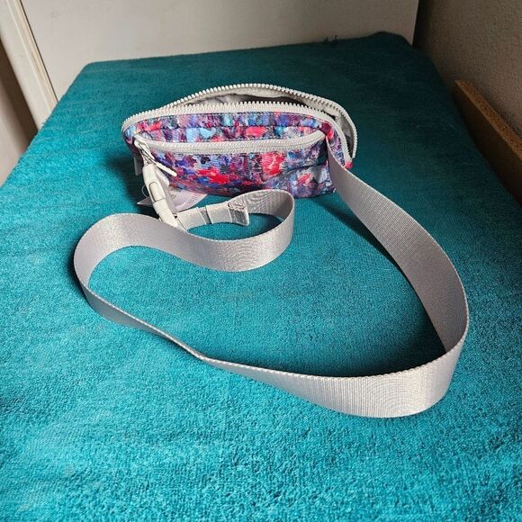 Lululemon Athletica everywhere beltbag - Picture 3 of 7